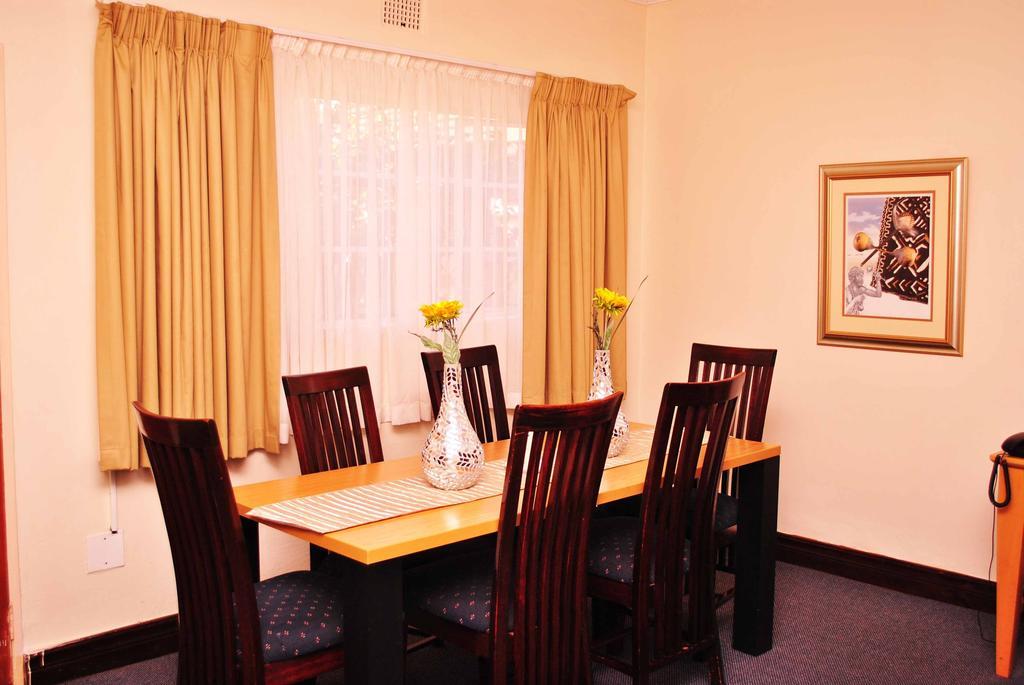 The George Hotel Manzini Room photo