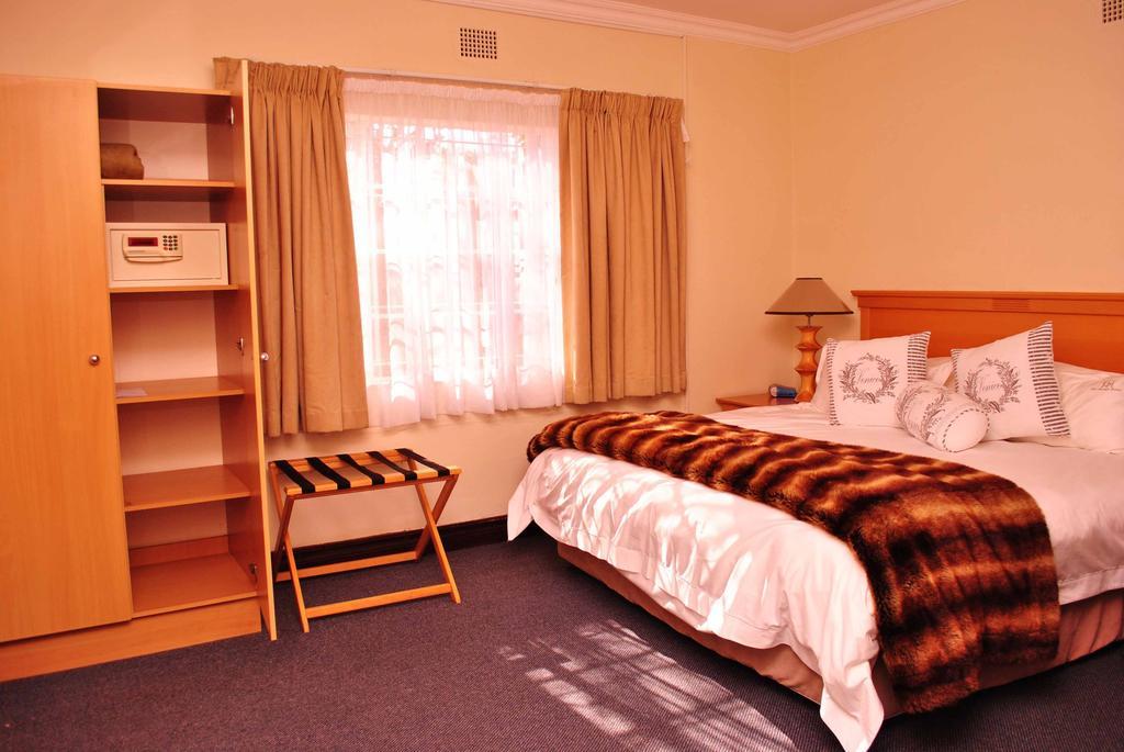 The George Hotel Manzini Room photo