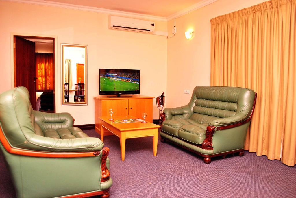 The George Hotel Manzini Exterior photo